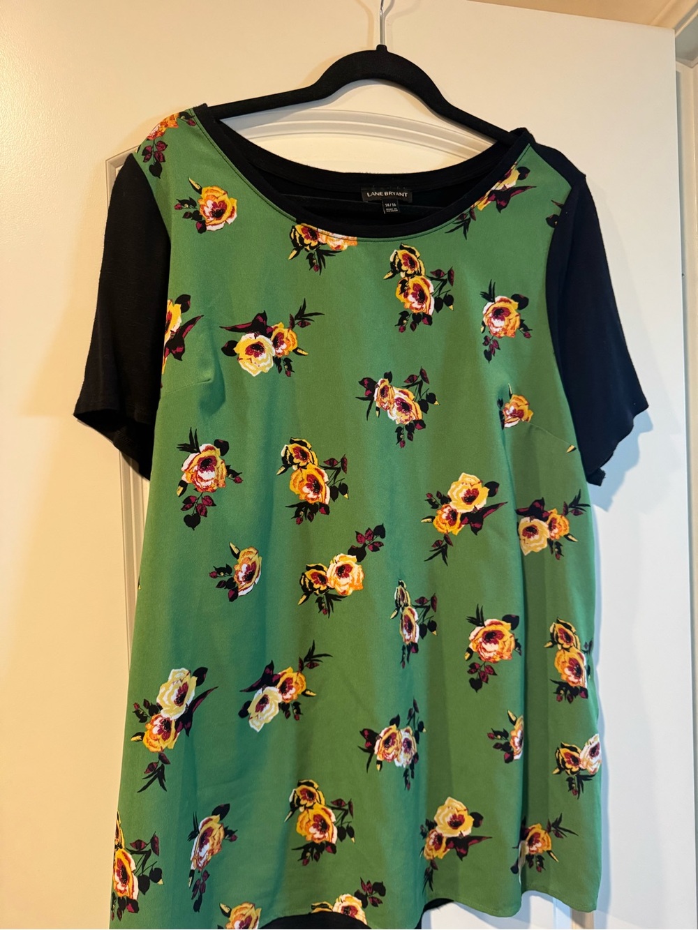 Lane Bryant Green Floral Short Sleeve Top with Black Sleeves